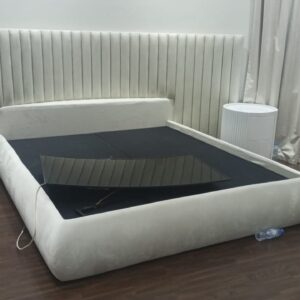 Royal Crest Bed Set